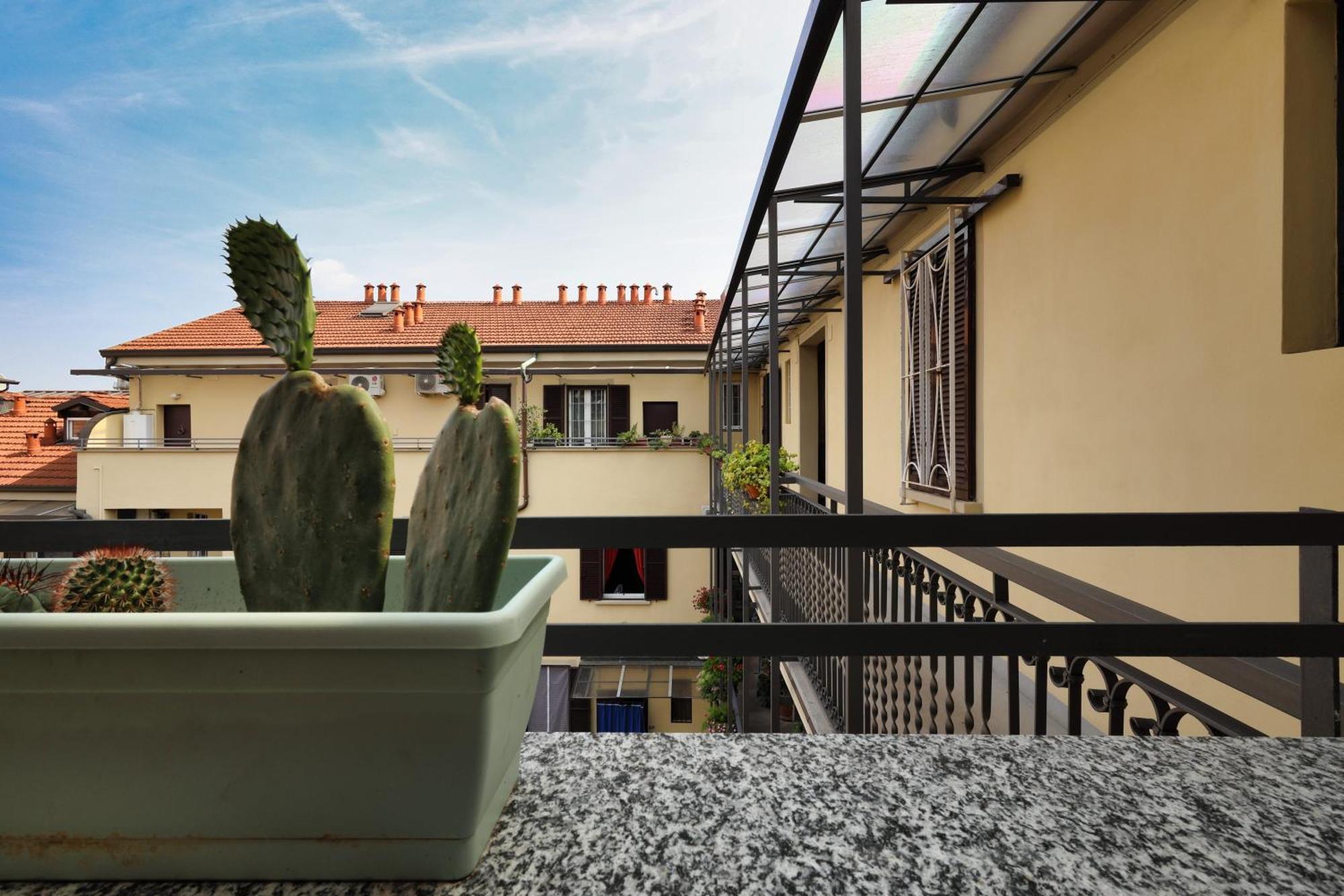 Appartement Joivy Inviting Near The Centre Milaan